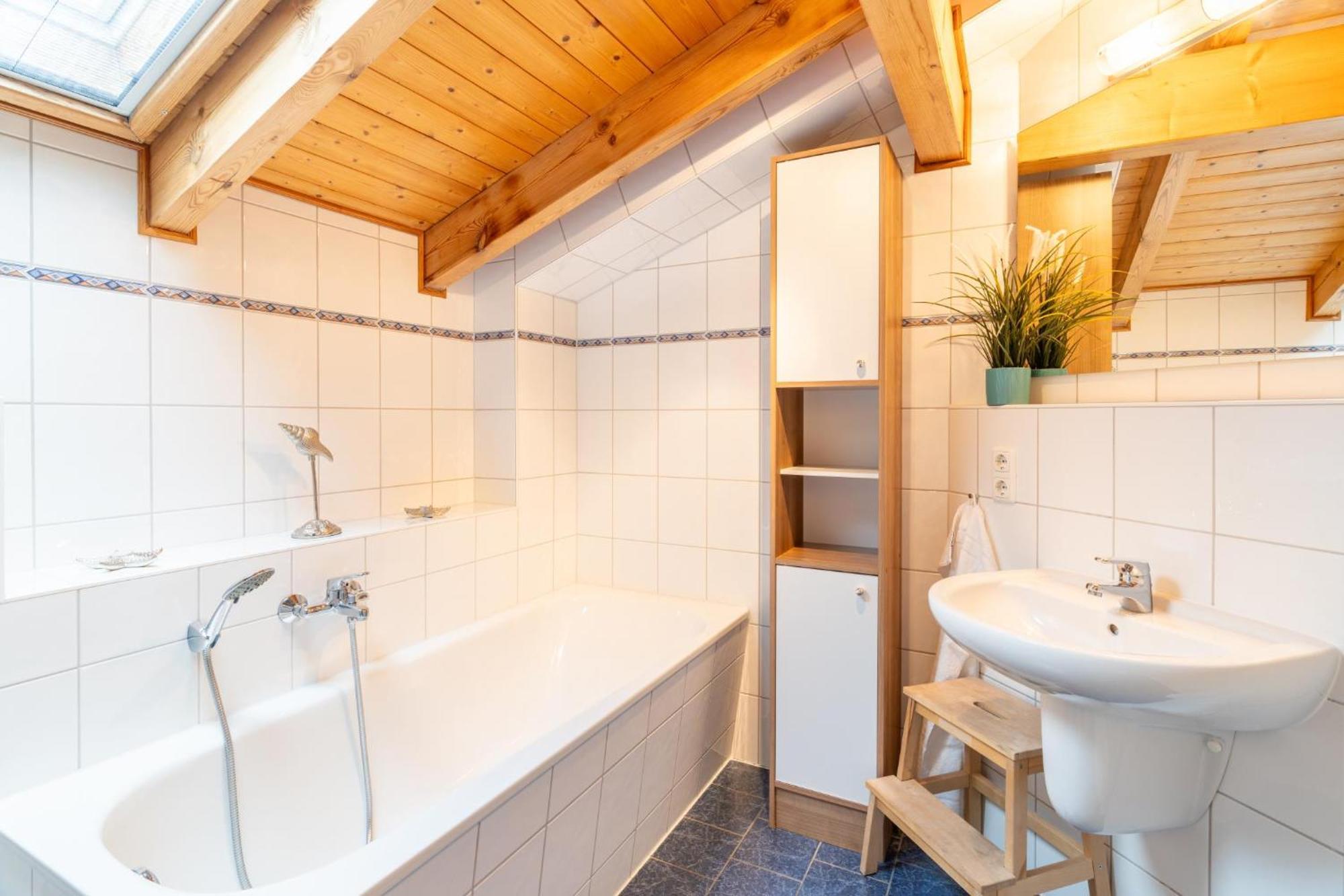 Schoene Fewo Mit Badewanne, Geschuetzter Dachterrasse Und Wlan Villa Heringsdorf  Bagian luar foto