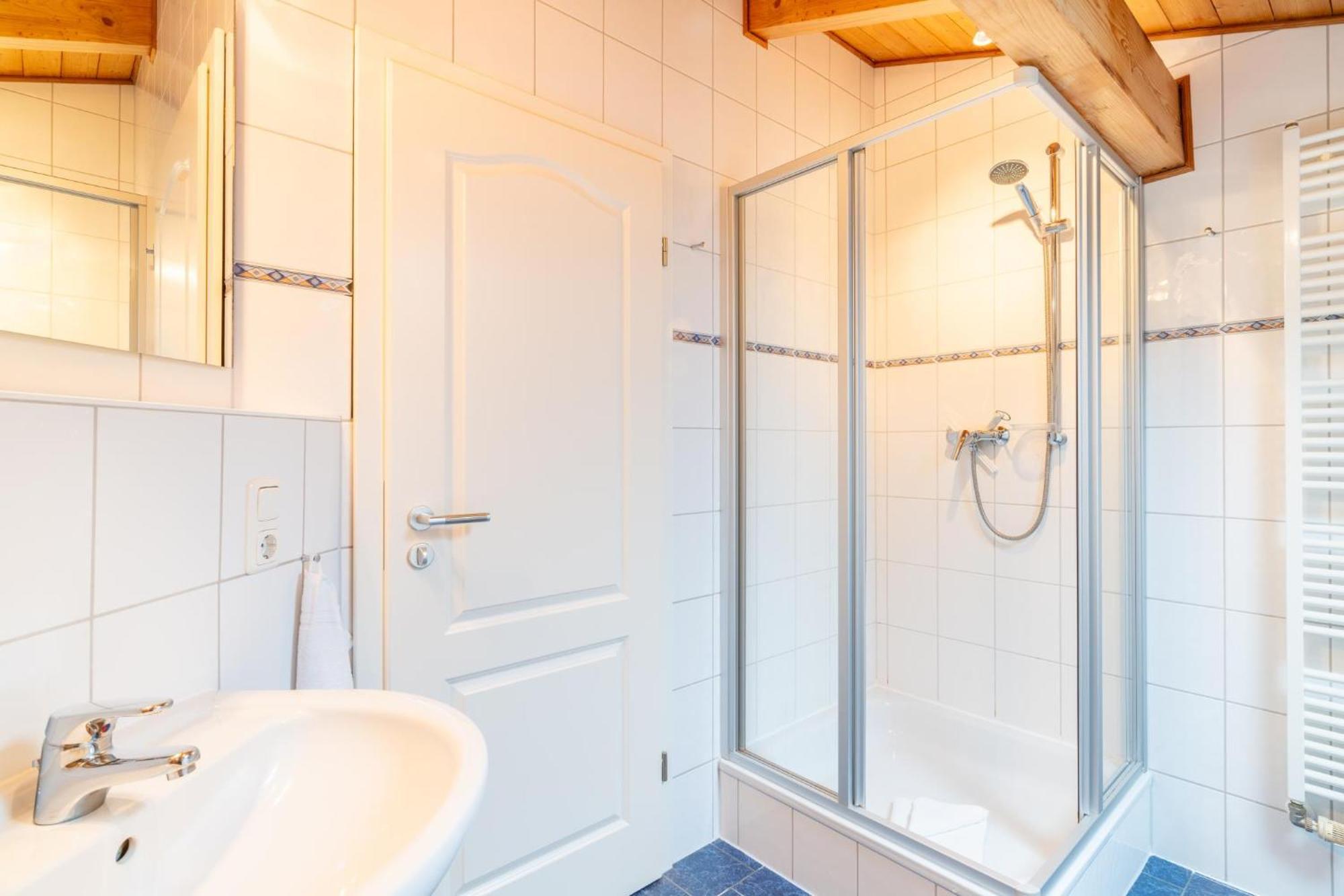 Schoene Fewo Mit Badewanne, Geschuetzter Dachterrasse Und Wlan Villa Heringsdorf  Bagian luar foto